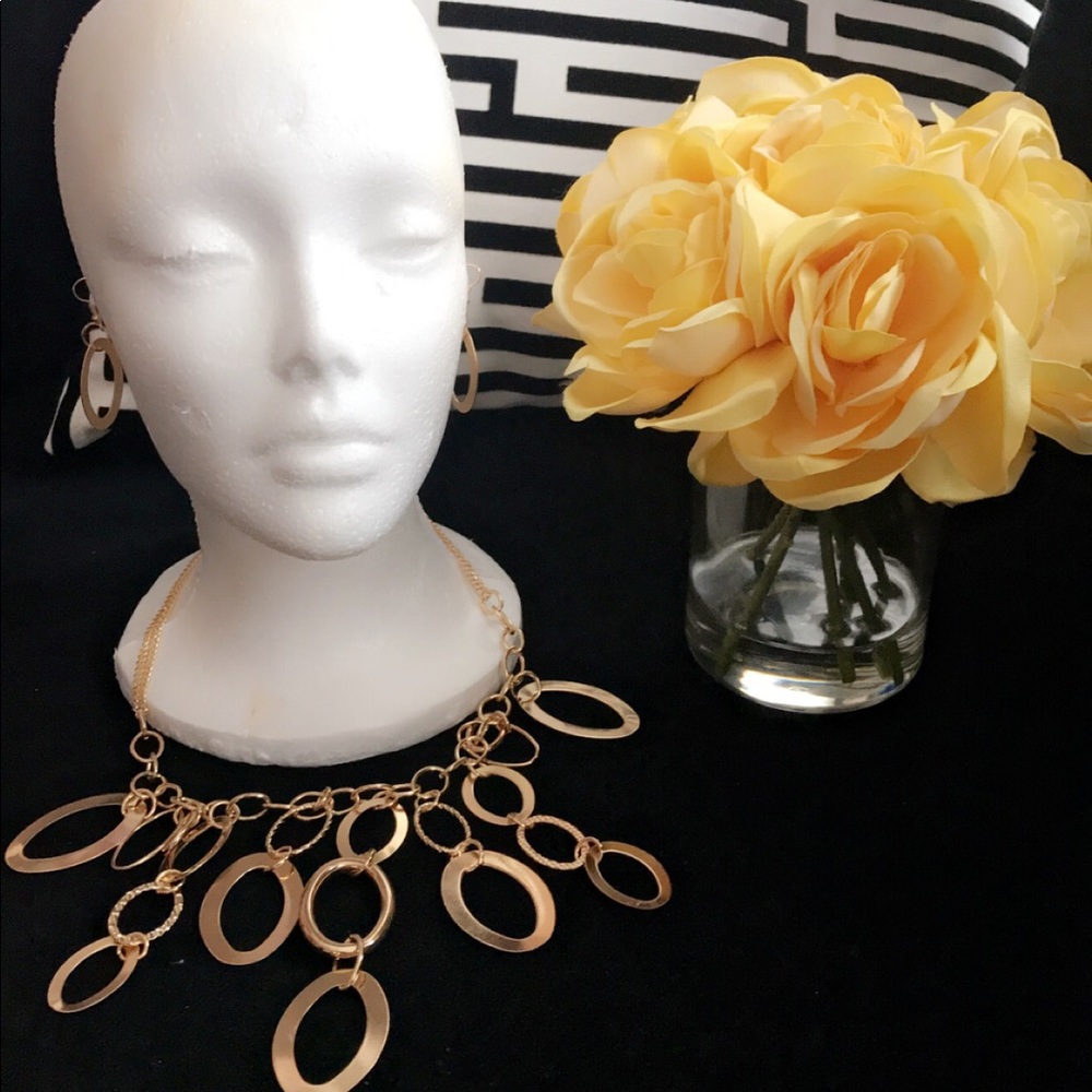 Gold plated necklace with earrings.